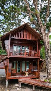 Μπαλκόνι ή βεράντα στο Forra Pattaya Sea View Bungalow