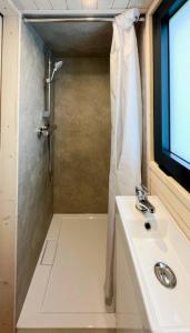 Gallery image of Cabane 3 étoiles - ccbechc in Neuilly-sur-Marne