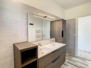 Et badeværelse på Galets Blancs + 60 billeder