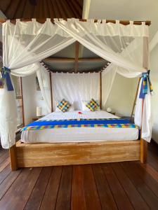 Ένα ή περισσότερα κρεβάτια σε δωμάτιο στο Bali Marina Villa's