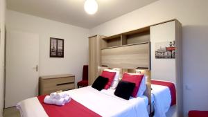 En eller flere senge i et værelse på Galets Blancs