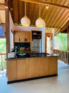 Η κουζίνα ή μικρή κουζίνα στο Bali Marina Villa's