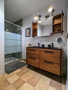 Η κουζίνα ή μικρή κουζίνα στο Chambre Rose of tralee, Domaine de Canard