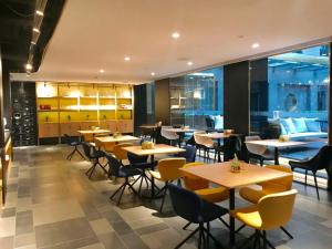a restaurant with tables and chairs in a room at CitiGO Hotel, South Gate of Xi'an Bell Tower in Xi'an