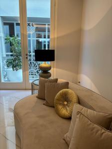 a living room with a couch with a large gold object on it at My Maison 49 in Empoli +10 photos