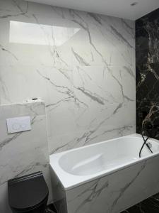 Et badeværelse på Cozy M&O House