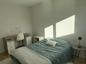 a bedroom with a bed and a desk and a chair at Cozy M&O House in Le Mans