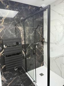 Et badeværelse på Cozy M&O House