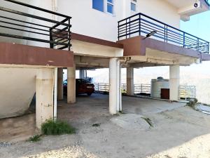 En balkon eller terrasse på Bonfire, Barbecue, Snow, Private 2BHK Barog near Solan