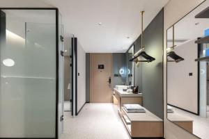 Ένα μπάνιο στο Atour S Hotel Wuhan Wuchang River Beach +43 φωτογραφίες
