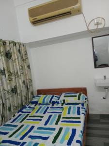 Postel nebo postele na pokoji v ubytování Triveni Home