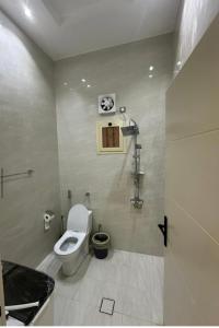 a bathroom with a toilet and a sink at شقة غرفتين وصالة in Taif +2 photos