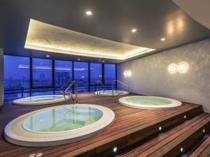 Πισίνα στο ή κοντά στο Mercure Almaty City Center