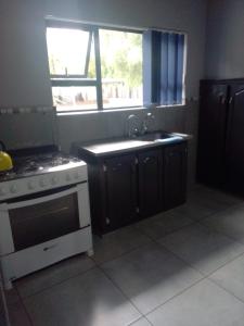 Η κουζίνα ή μικρή κουζίνα στο Columbae Guesthouse