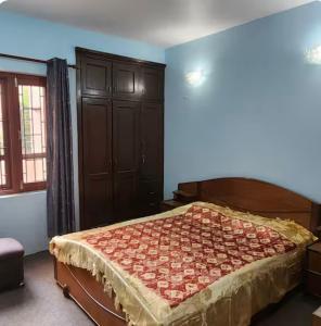 Ένα ή περισσότερα κρεβάτια σε δωμάτιο στο Bhimalaya