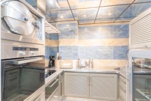 a kitchen with a sink and a stove at Le Sommet du Large - Terrasse - Vue Mer - Parking Privé in Trouville-sur-Mer
