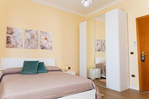 Ένα ή περισσότερα κρεβάτια σε δωμάτιο στο Alexas rooms Crotone