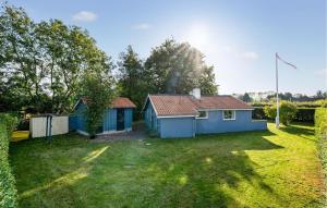 Bygningen som feriehuset ligger i + 10 billeder