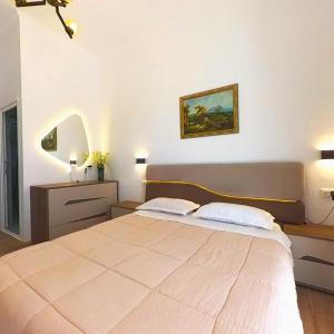 Postel nebo postele na pokoji v ubytování Mateo Rooms