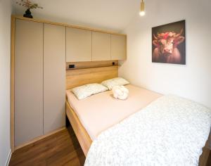 Postel nebo postele na pokoji v ubytování Tiny House im Schwarzwald-Natur, Ruhe & Erholung