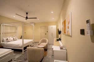 Ένα ή περισσότερα κρεβάτια σε δωμάτιο στο Oasia By Oasis Negombo