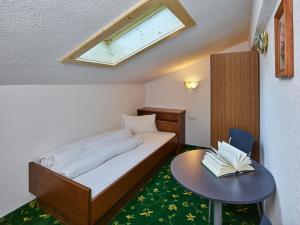 Postel nebo postele na pokoji v ubytování Apartments Serafin + 37 fotografií