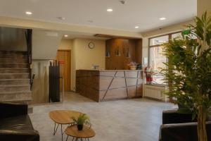 Ο χώρος του λόμπι ή της ρεσεψιόν στο Ereto Hotel by SnowTime