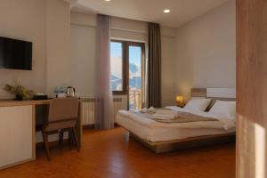 Ένα ή περισσότερα κρεβάτια σε δωμάτιο στο Ereto Hotel by SnowTime +104 φωτογραφίες