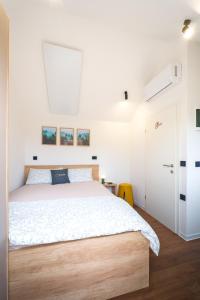 Postel nebo postele na pokoji v ubytování Tiny House im Schwarzwald-Natur, Ruhe & Erholung