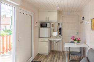 Η κουζίνα ή μικρή κουζίνα στο Chambre d'hôtes du Cerisier +18 φωτογραφίες