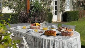 a table with baskets of fruit and bread on it at Domaine de Bel Ebat in Paucourt