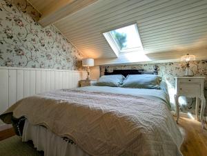 Ένα ή περισσότερα κρεβάτια σε δωμάτιο στο Chambre Verte, La Bastide