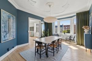 Et opholdsområde på Charming Luxury Flat Nørrebro I Super Rare Find + 11 billeder