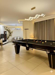 Бильярд в DownTown Apartments Gulberg
