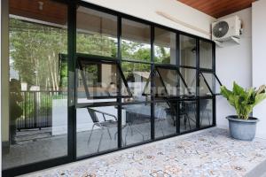 Μπαλκόνι ή βεράντα στο Pesona Merapi Syariah Guesthouse Kaliurang RedPartner