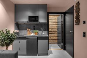 Кухня или мини-кухня в New apartment in the very heart of Tromsø
 +11 фотографий