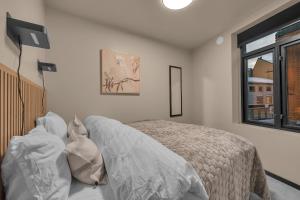 Кровать или кровати в номере New apartment in the very heart of Tromsø