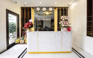 a store with a counter with flowers and clocks at Mai Linh Hotel in Ha Long