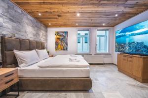a bedroom with a large bed and a flat screen tv at Alpine Essence - Luxury Apartment in Zell am See Center in Zell am See