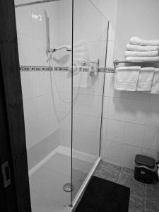 Un baño de Rockfield Manor B&B, Knock