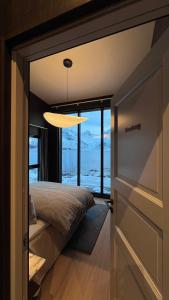 Ένα ή περισσότερα κρεβάτια σε δωμάτιο στο Fredvang Lodge, Lofoten