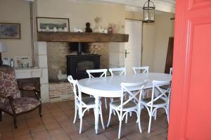 Η κουζίνα ή μικρή κουζίνα στο Les Deux Tilleuls