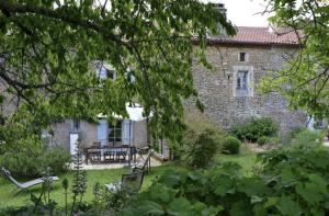 Κήπος έξω από το Les Deux Tilleuls