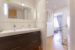 a bathroom with a sink and a mirror at Les Villas De Mandelieu in Mandelieu-La Napoule