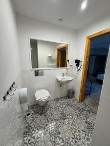 Ένα μπάνιο στο Zajazd Pod Gwiazdami +81 φωτογραφίες