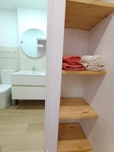 Et badeværelse på Cozy-Central Apartment4 + 9 billeder