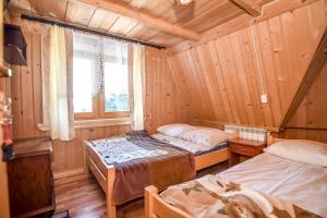 Un pat sau paturi într-o cameră la Galijanka na Gubałówce