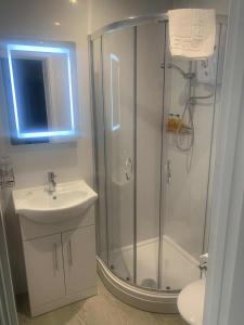 Koupelna v ubytování Abbots Mead Hotel