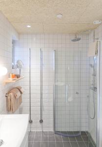 a bathroom with a shower with a glass door at Ytterjärna Hotell & Konferens in Järna
