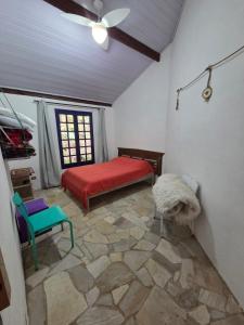 Ένα ή περισσότερα κρεβάτια σε δωμάτιο στο Casa de campo charmosa perto da praia